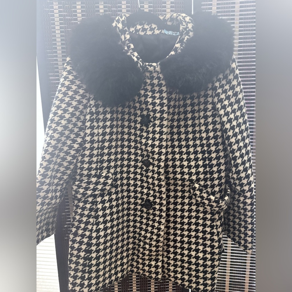Beautiful Vintage Houndstooth Coat. - Picture 2 of 9